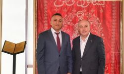 Atıl Paletlerden Sanat Yaratan Veli Bat, Vali Coşkun'u Ziyaret Etti