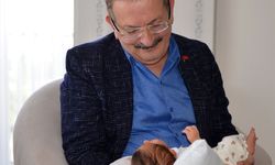 Antalya'da bebeklerinin topuk tarama testini reddeden aileyi Sağlık Müdürü ikna etti