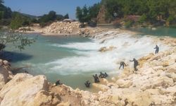 Antalya'da çayda akıntıya kapılan kişiyi arama çalışmaları sürüyor