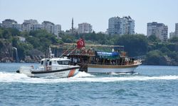 Antalya'da deniz ekosisteminin korunması için denize yapay resifler indirildi