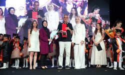 Antalya'da hayırsever Selahattin ve Hülya Onur'a teşekkür plaketi verildi