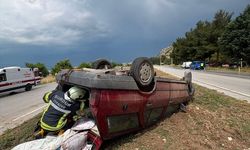 Burdur'da devrilen otomobildeki 2 kişi yaralandı