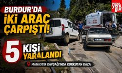 Burdur'da İki Araç Çarpıştı! 5 Kişi Yaralandı