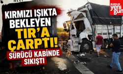 Kırmızı Işıkta Bekleyen TIR’a Çarptı! Sürücü Kabinde Sıkıştı