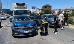 Antalya'da 3 aracın karıştığı kazada 2 kişi yaralandı
