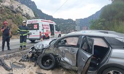 Burdur'da kamyonetle çarpışan otomobildeki 4 kişi yaralandı