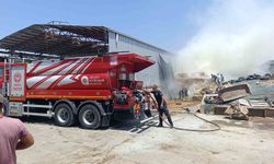Antalya'da besihanede çıkan yangında 60 saman balyası kül oldu