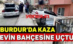 Burdur'da kaza! Otomobil evin bahçesine uçtu