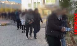 Depremzedeleri konteyner satma vaadiyle dolandıran 17 zanlı yakalandı