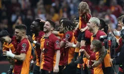 Galatasaray'da 20 futbolcuyu ilk şampiyonluk heyecanı sardı