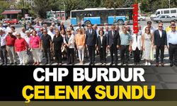 CHP'LİLERDEN ZAFER BAYRAMI KUTLAMASI