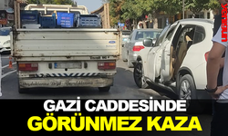 GAZİ CADDESİNDE GÖRÜNMEZ KAZA