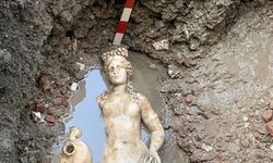 Amasra'da tarihi Bedesten'de yapılan kazılarda 1800 yıllık "su perisi heykeli" bulundu