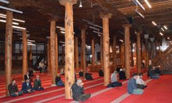 Sivrihisarlılar "dünya mirası" tarihi Ulu Camii'de sabah namazında buluştu