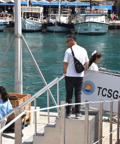 Antalya'da savaş gemisi ve botlar ziyarete açıldı