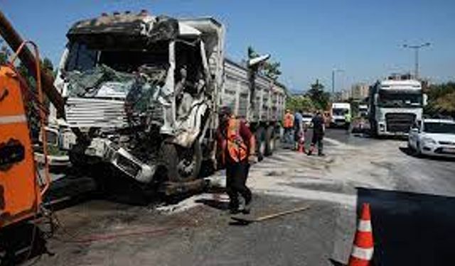 Şırnak'ta panelvan kamyonla çapıştı: 1 ölü, 1 yaralı