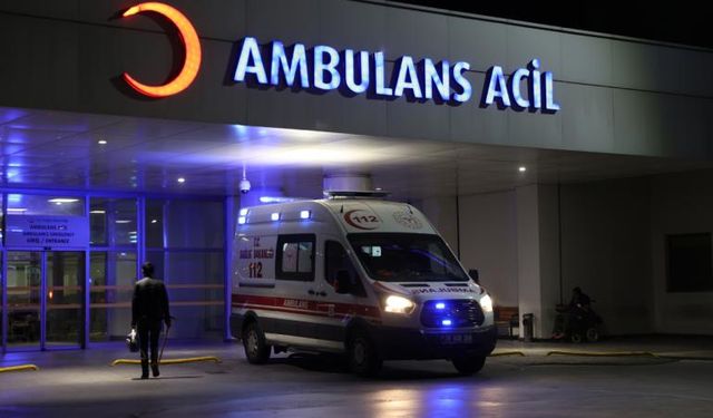 Ağrı'da kamyonetle çarpışan servisteki 20 öğrenci yaralandı