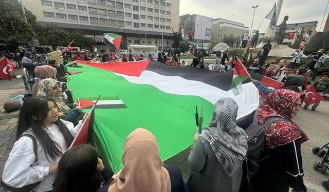 Adana'da şehitler ve Filistin için yürüyüş düzenlendi