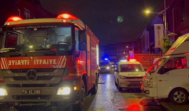 Ümraniye'de iş yerinde çıkan yangında 1 kişi yaralandı