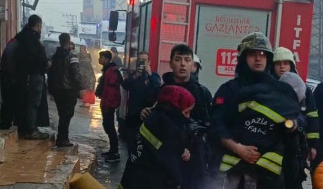 Gaziantep'te yangın çıkan binada mahsur kalan 5 kişi kurtarıldı