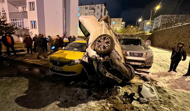 Erzurum'da iki otomobil çarpıştı: 2 yaralı