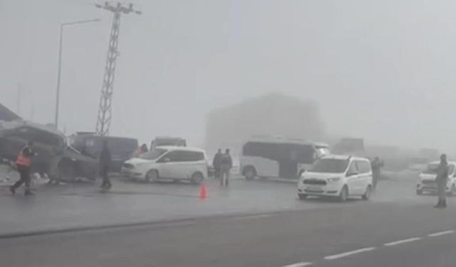 Bitlis'te 6 aracın karıştığı kazada 20 kişi yaralandı