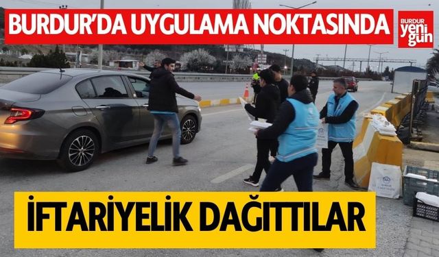 Burdur'da Trafikte İftar Molası Projesi, Uygulama noktasında iftariyelik dağıttılar