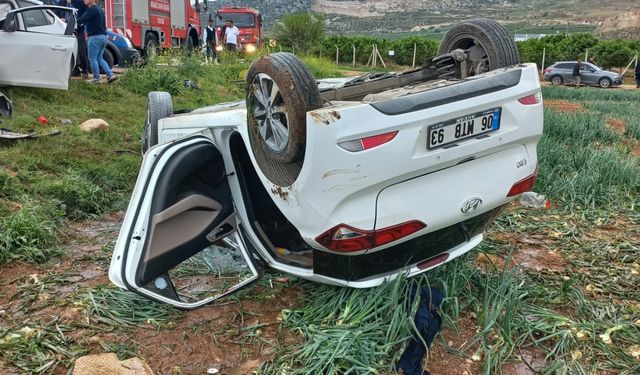 Adana'da 2 otomobilin çarpışması sonucu 1 kişi öldü, 2 kişi yaralandı