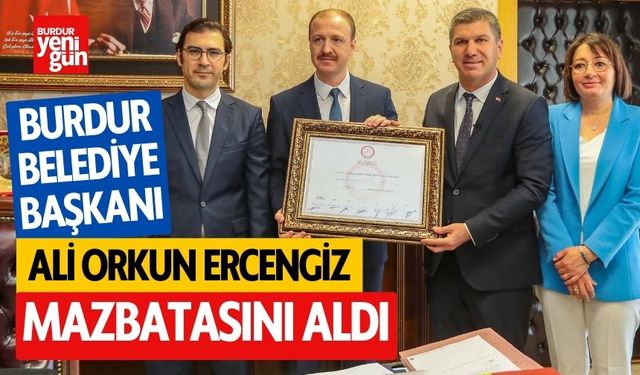 Burdur Belediye Başkanı Ali Orkun Ercengiz, mazbatasını alarak görevine başladı