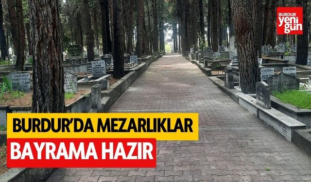 Burdur'da mezarlıklar bayrama hazır