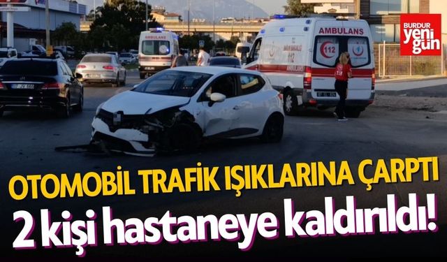 Otomobil trafik ışıklarına çarptı: 2 yaralı