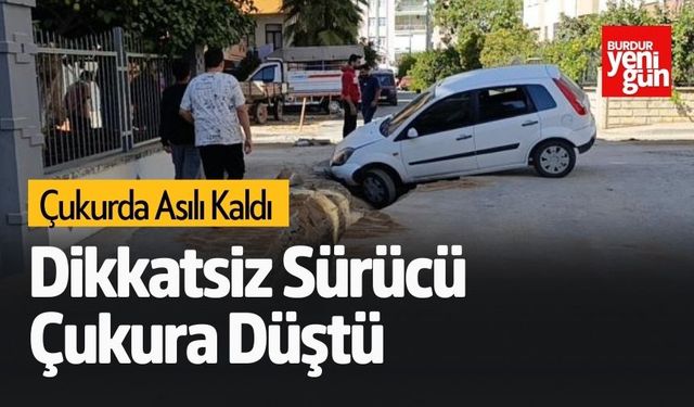 Dikkatsiz Sürücü Çukura Düştü