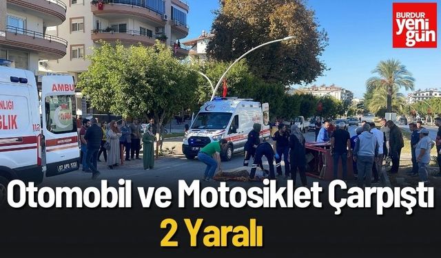 Otomobil ve Akülü Motosiklet Çarpıştı: 2 Yaralı