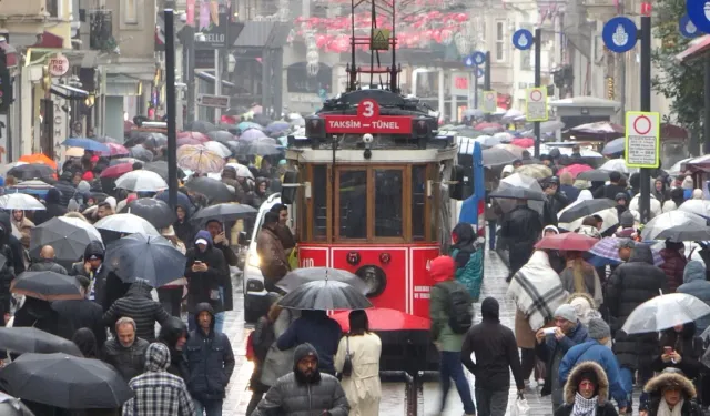 İstanbul’da sağanak yağmur hayatı olumsuz etkiledi