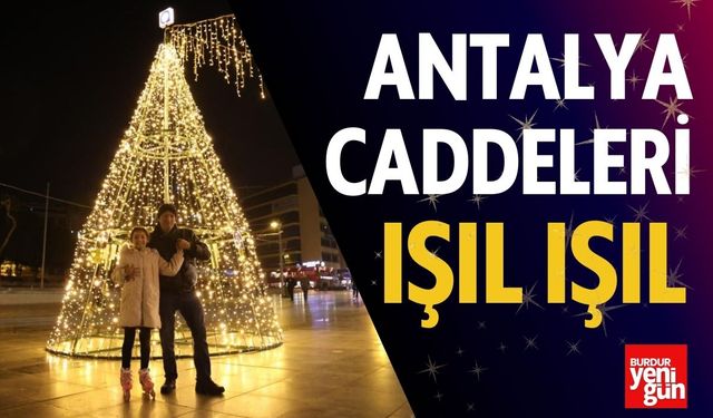 Antalya Caddeleri ve Meydanları Işıl Işıl