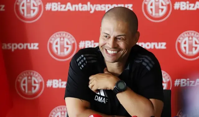 Antalyaspor, Teknik Direktör Alex de Souza ile yolların ayrıldığını açıkladı