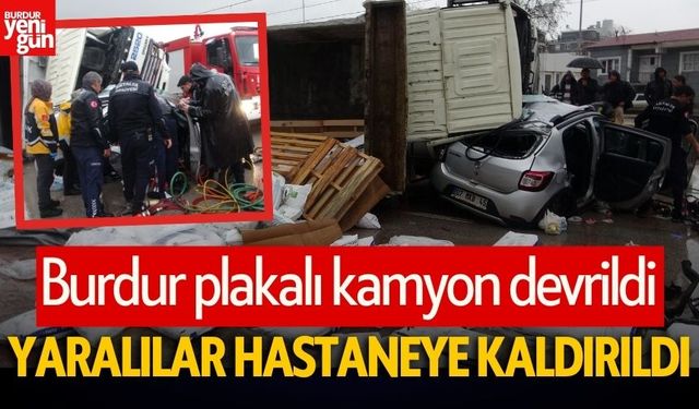 Burdur plakalı kamyon otomobilin üzerine devrildi! Yaralılar var