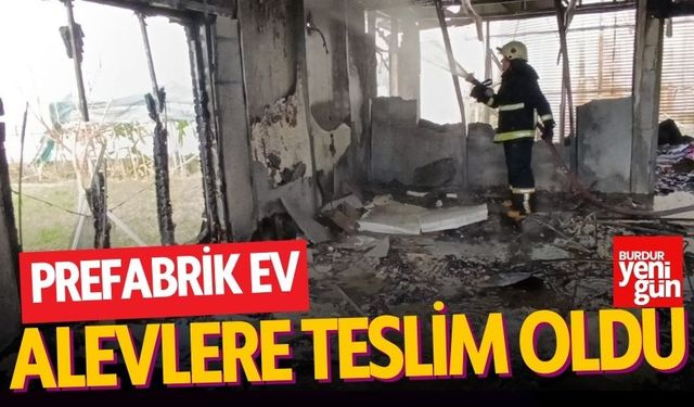 Prefabrik ev alevlere teslim oldu