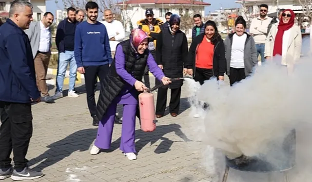 Hatay itfaiyesinden sevgievlerinde yangı tatbikatı