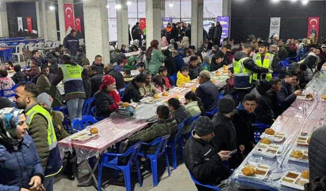 Mardin'de Ramazan bereketi iftar sofrasında paylaşıldı