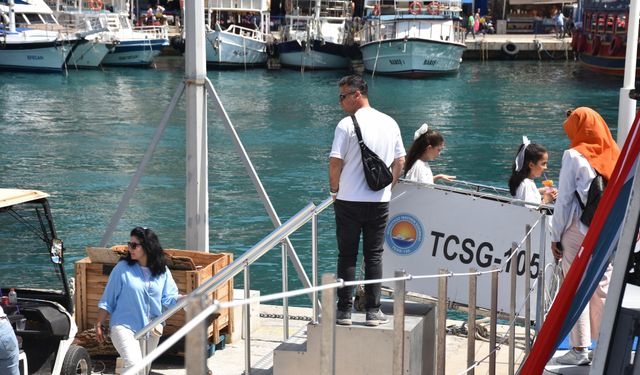Antalya'da savaş gemisi ve botlar ziyarete açıldı