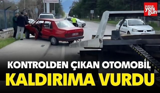 Kontrolden Çıkan Otomobil Kaldırıma Vurdu