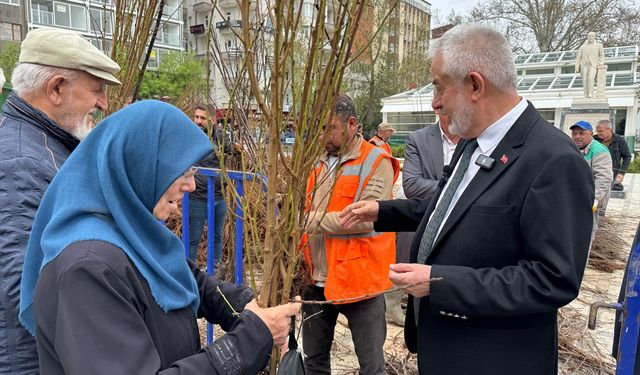 Isparta'da 3 yılda 180 bin meyve fidanı dağıtıldı