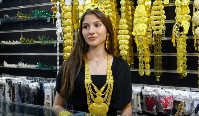 Düğünlerin yeni gözdesi: İmitasyon takılar