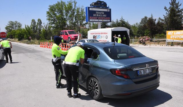AFYONKARAHİSAR - Çevre yollarında bayram hareketliliği yaşanıyor