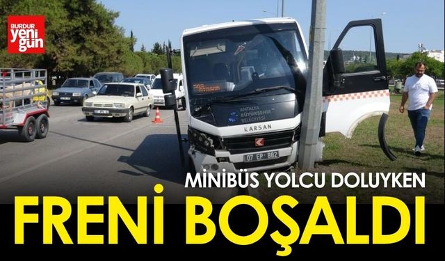 Minibüs Yolcu Doluyken Freni Boşaldı