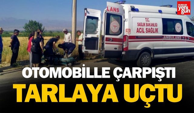 Otomobil ile çarpışan motosiklet sürücüsü tarlaya uçtu