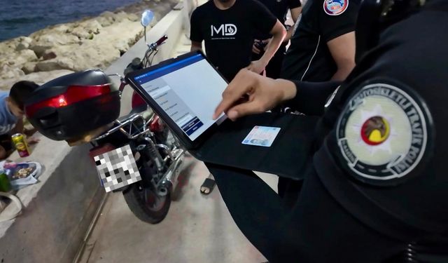 Mersin'de yaya yollarını kullanan motosiklet sürücülerine ceza yazıldı