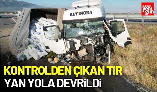 Kontrolden Çıkan Tır Yan Yola Devrildi