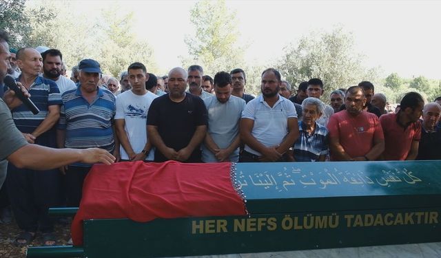 Aydın'da ölü bulunan üniversiteli genç kızın cenazesi Mersin'de defnedildi